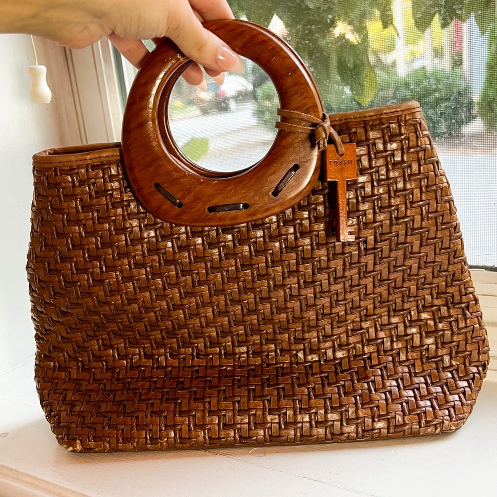 Fossil 🔑 Brown Woven Straw Handbag with Wooden Handles and Key Charm Vintage